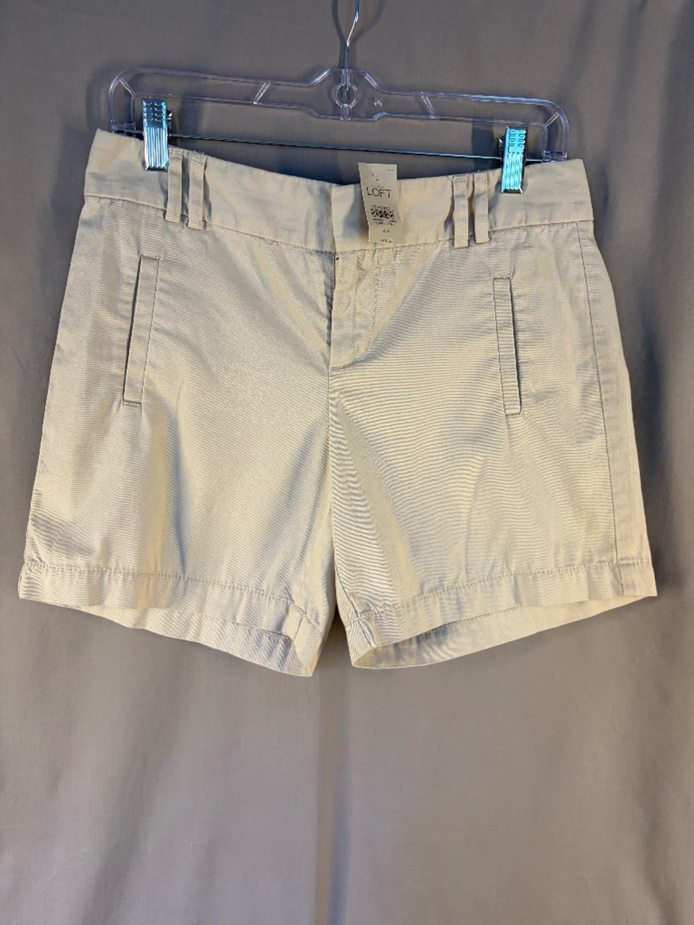 LOFT Petites Shorts, Khaki color - Size 4P (NWT)
